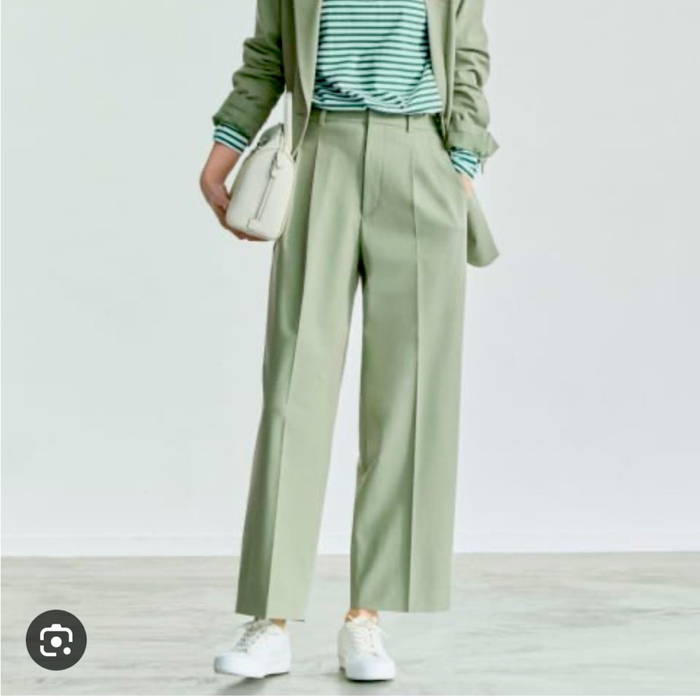 Brand new Uniqlo wide leg pleated pants